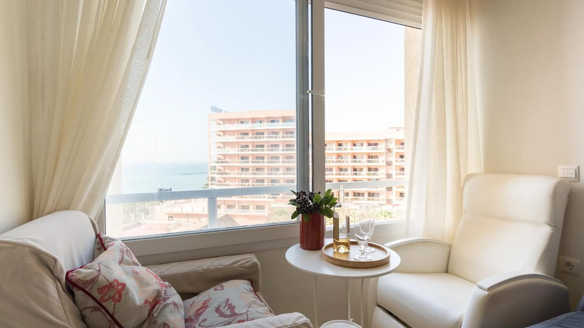 Malagasuite Benalmadena Sea View 0*,
